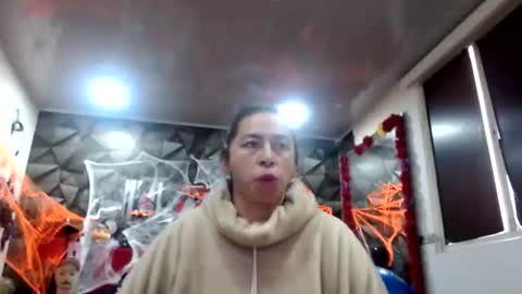 Snapshot of sexy_mature_hot01 chatting on 10-28-25, 12:19 MARIPOSA online show from 10-28-25, 12:19