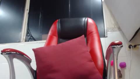 Snapshot of sexy_mature_hot01 chatting on 10-29-25, 12:24 MARIPOSA online show from 10-29-25, 12:24