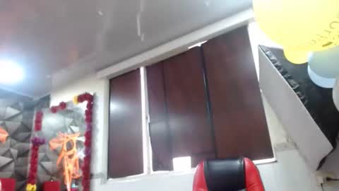 Snapshot of sexy_mature_hot01 chatting on 10-29-25, 12:29 MARIPOSA online show from 10-29-25, 12:29