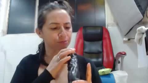 Snapshot of sexy_mature_hot01 chatting on 11-04-25, 12:10 MARIPOSA online show from 11-04-25, 12:10