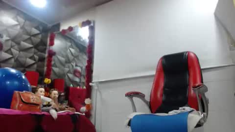 Snapshot of sexy_mature_hot01 chatting on 11-04-25, 12:15 MARIPOSA online show from 11-04-25, 12:15