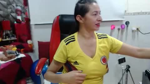 Snapshot of sexy_mature_hot01 chatting on 11-27-25, 12:24 MARIPOSA online show from 11-27-25, 12:24