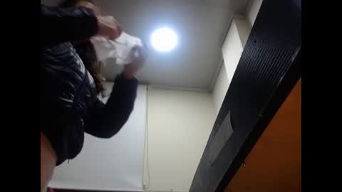 Snapshot of sexy_mature_hot01 chatting on 12-01-25, 12:32 MARIPOSA online show from 12-01-25, 12:32