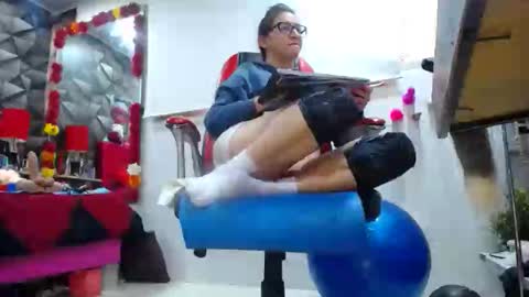 Snapshot of sexy_mature_hot01 chatting on 12-13-25, 09:09 MARIPOSA online show from 12-13-25, 09:09