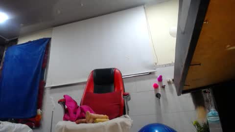 Snapshot of sexy_mature_hot01 chatting on 12-14-25, 11:48 MARIPOSA online show from 12-14-25, 11:48