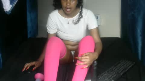 sexy pigeon online show from 03-29-26, 06:19