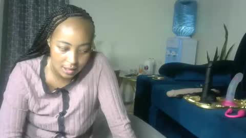 sexy pigeon online show from 04-28-26, 12:42