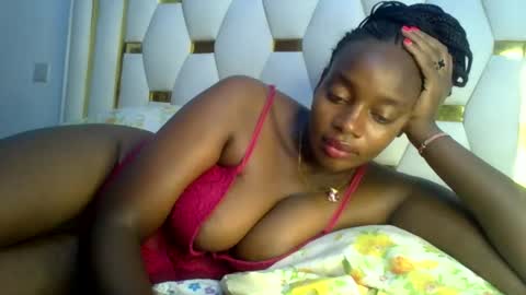 Snapshot of sexy_siera chatting on 02-23-25, 01:42 laura online show from 02-23-25, 01:42