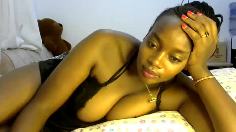 Snapshot of sexy_siera chatting on 02-25-25, 05:47 laura online show from 02-25-25, 05:47