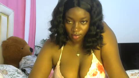 Snapshot of sexy_siera chatting on 10-16-25, 06:03 laura online show from 10-16-25, 06:03