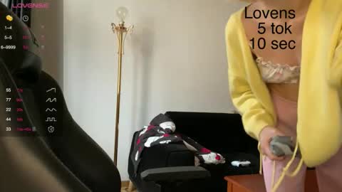 Snapshot of sexy_sweets chatting on 10-24-25, 06:21 Sexy-Sweets online show from 10-24-25, 06:21