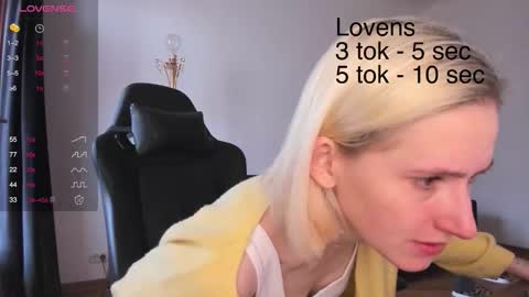 Snapshot of sexy_sweets chatting on 10-28-25, 09:13 Sexy-Sweets online show from 10-28-25, 09:13