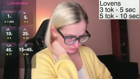 Snapshot of sexy_sweets chatting on 11-08-25, 08:18 Sexy-Sweets online show from 11-08-25, 08:18