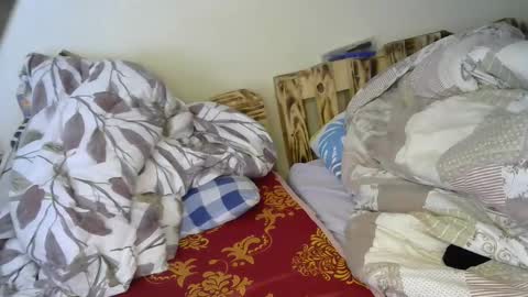 Snapshot of sexy_yello chatting on 11-12-25, 10:48 Bantu girl online show from 11-12-25, 10:48