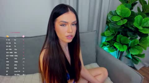 Snapshot of sexyangeloux chatting on 10-30-25, 10:10 Lou online show from 10-30-25, 10:10