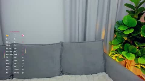 Snapshot of sexyangeloux chatting on 11-01-25, 09:06 Lou online show from 11-01-25, 09:06