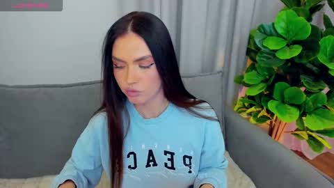 Snapshot of sexyangeloux chatting on 11-02-25, 10:12 Lou online show from 11-02-25, 10:12