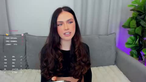 Snapshot of sexyangeloux chatting on 12-15-25, 01:10 Lou online show from 12-15-25, 01:10