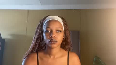 Snapshot of sexyasszeeee chatting on 10-11-25, 08:24 sexyasszeeee online show from 10-11-25, 08:24