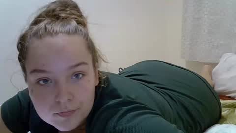 Snapshot of sexyayo666 chatting on 09-24-25, 06:44 ALAYA  online show from 09-24-25, 06:44