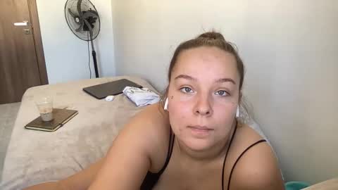 Snapshot of sexyayo666 chatting on 09-30-25, 11:15 ALAYA  online show from 09-30-25, 11:15