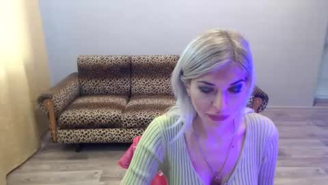 Snapshot of sexybeatriice chatting on 10-25-25, 06:32 sexybeatriice online show from 10-25-25, 06:32
