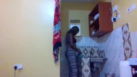 Essy online show from 12-14-25, 11:37