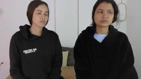 chanell and yina online show from 09-25-25, 01:15