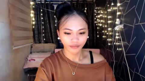 Miss Cheng online show from 11-17-25, 07:14