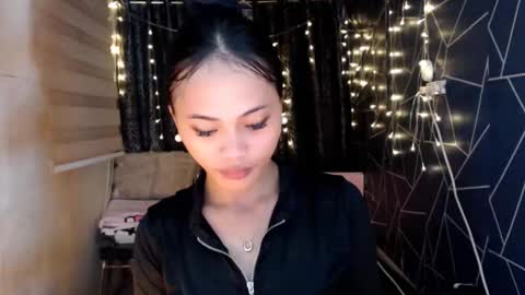 Miss Cheng online show from 11-25-25, 08:47