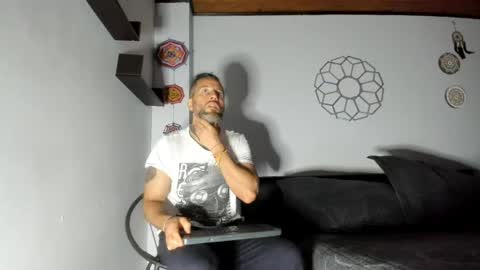 Snapshot of sexycolombian2022 chatting on 06-06-26, 10:53 Antonioylola online show from 06-06-26, 10:53