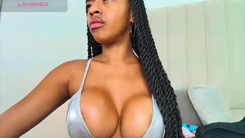 Snapshot of sexyebonyvip_ chatting on 12-04-25, 08:28 Vanessa online show from 12-04-25, 08:28