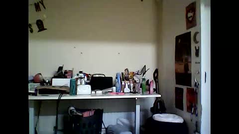 Wouldntyouliketoknow online show from 11-22-25, 09:36