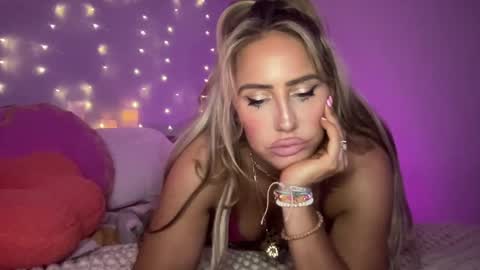 Snapshot of sexygoodvibebabe69 chatting on 01-11-25, 08:22 Ashley Love online show from 01-11-25, 08:22