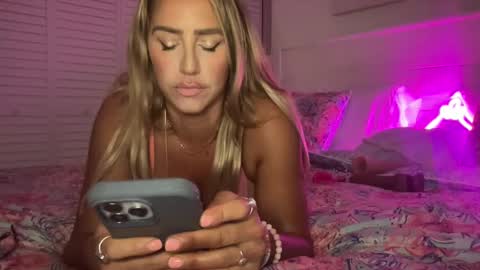 Snapshot of sexygoodvibebabe69 chatting on 09-22-25, 07:21 Ashley Love online show from 09-22-25, 07:21