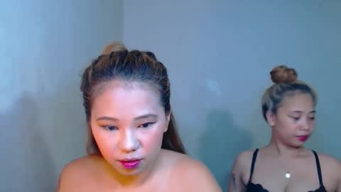 Snapshot of sexyhotbojean chatting on 10-17-25, 06:43 jeanken and jelian online show from 10-17-25, 06:43