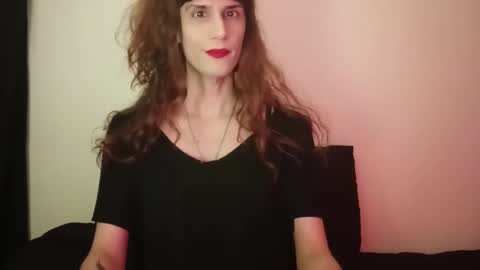 Snapshot of sexyirishcat chatting on 10-12-25, 12:20 elsathedarlin online show from 10-12-25, 12:20