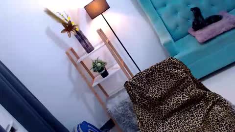 Snapshot of sexyjeanniecuntcums chatting on 11-19-25, 10:26 JENNY online show from 11-19-25, 10:26