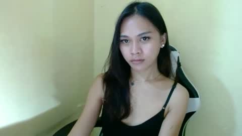 Snapshot of sexykarina_ chatting on 10-27-25, 05:00 Karina3 online show from 10-27-25, 05:00