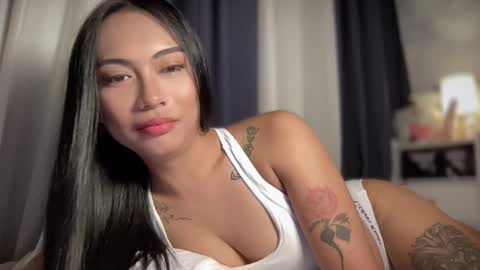 Snapshot of sexylovesappira chatting on 02-24-26, 08:23 maxine online show from 02-24-26, 08:23