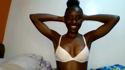 Snapshot of sexylucia5 chatting on 05-07-26, 11:48 sexylucia5 online show from 05-07-26, 11:48