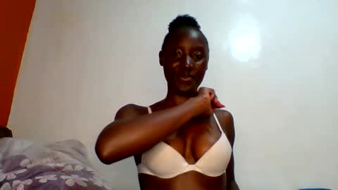 Snapshot of sexylucia5 chatting on 05-09-26, 09:09 sexylucia5 online show from 05-09-26, 09:09