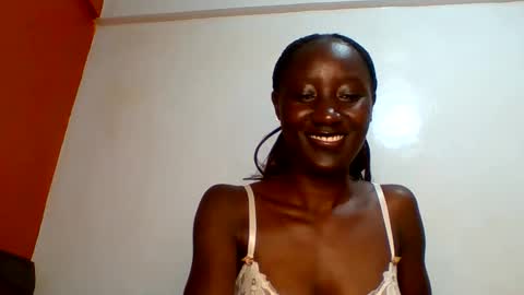 Snapshot of sexylucia5 chatting on 05-28-26, 10:40 sexylucia5 online show from 05-28-26, 10:40