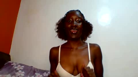 Snapshot of sexylucia5 chatting on 06-10-26, 10:14 sexylucia5 online show from 06-10-26, 10:14