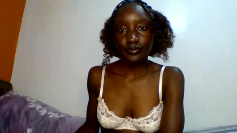 Snapshot of sexylucia5 chatting on 06-11-26, 08:34 sexylucia5 online show from 06-11-26, 08:34