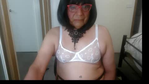 Snapshot of sexylunatrans chatting on 11-28-25, 06:49 Luna online show from 11-28-25, 06:49