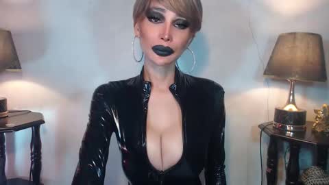 Queen Sofia online show from 04-29-26, 02:48