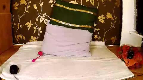 Squirty Maya Gold online show from 10-16-25, 06:36