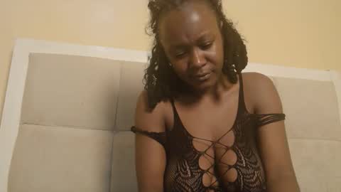 Snapshot of sexymia56 chatting on 09-26-25, 06:56 Miss mia online show from 09-26-25, 06:56