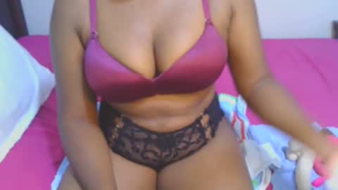 Snapshot of sexymompie chatting on 12-19-24, 09:06 CANDY online show from 12-19-24, 09:06